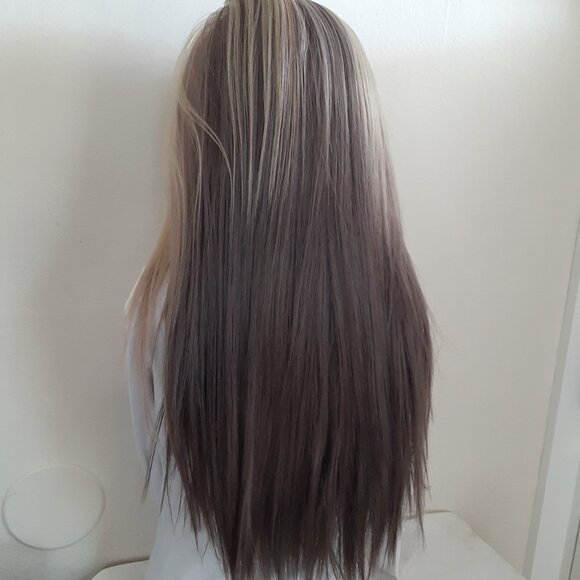 Blonde and ash blonde lace front wig - Picture 3 of 7